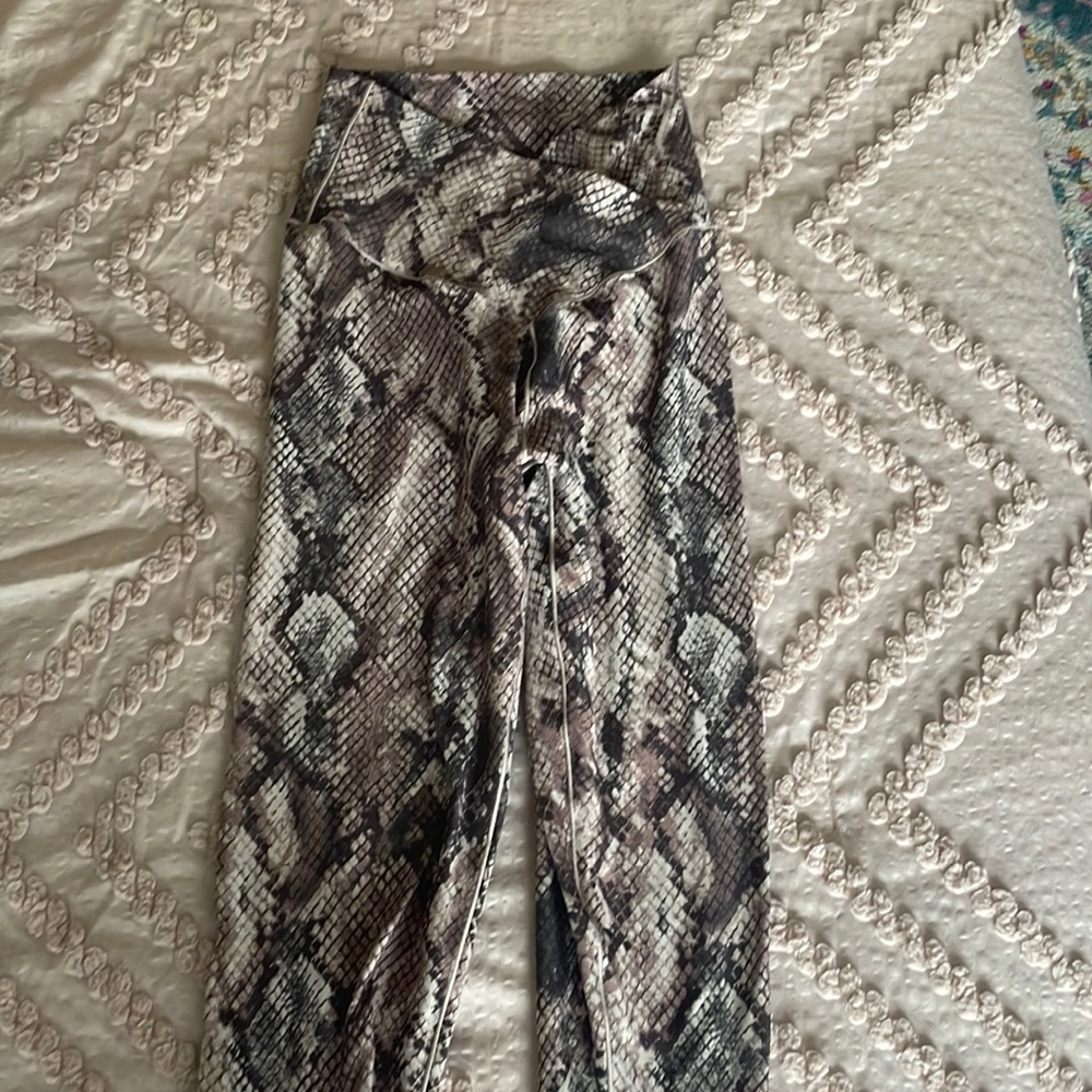 AERIE V High Rise Leggings